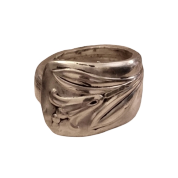 Beautiful Hand Tooled Size 11 Vintage Spoon Ring - Picture 1 of 6